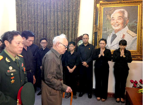 Dòng người vào thăm, vĩnh biệt Tướng Giáp - 4