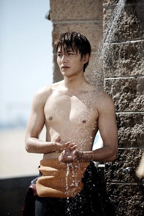 Lee Min Ho khoe dáng chuẩn trong phim mới - 2