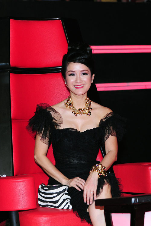 hong nhung doi... danh thi sinh tren san khau - 9