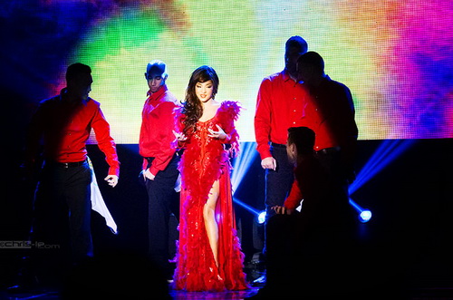 thúy nga mạc bikini "nóng bỏng" trong show rieng - 12