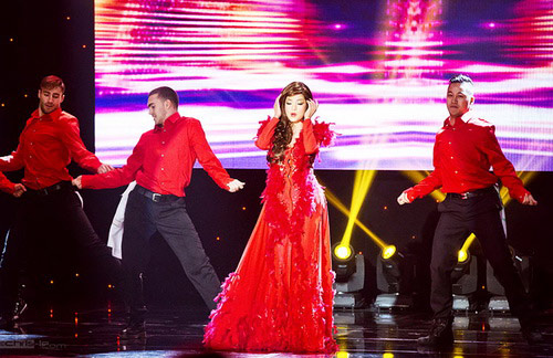 thúy nga mạc bikini "nóng bỏng" trong show rieng - 13