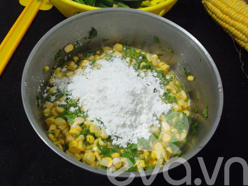 Nóng hổi bánh ngô chiên giòn - 5