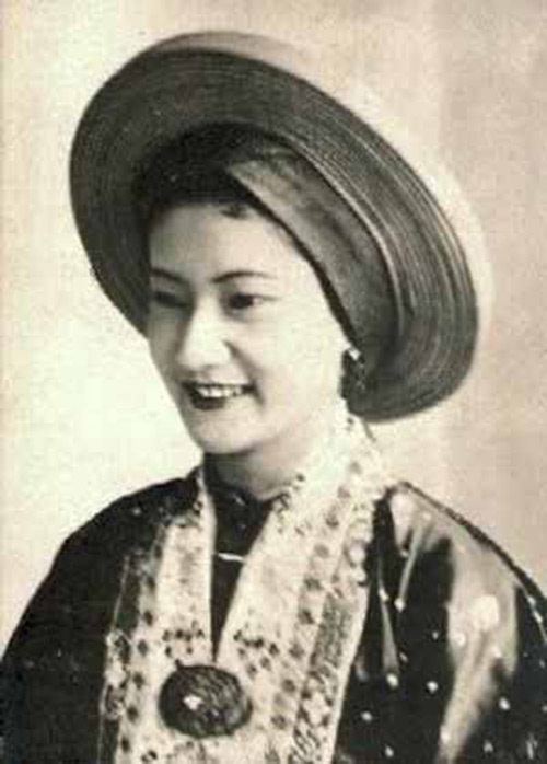 ha tang va hoang hau cuoi cung - 1