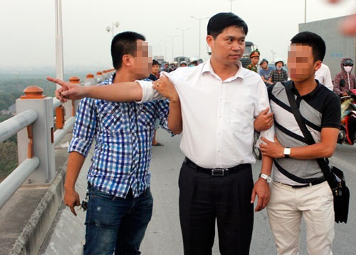 vu bs nem xac: xem xet kiem diem hang loat can bo - 1