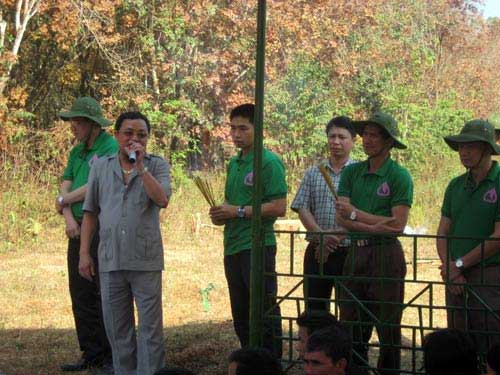 “cau thuy” lam gia hai cot liet si o nhieu noi - 3