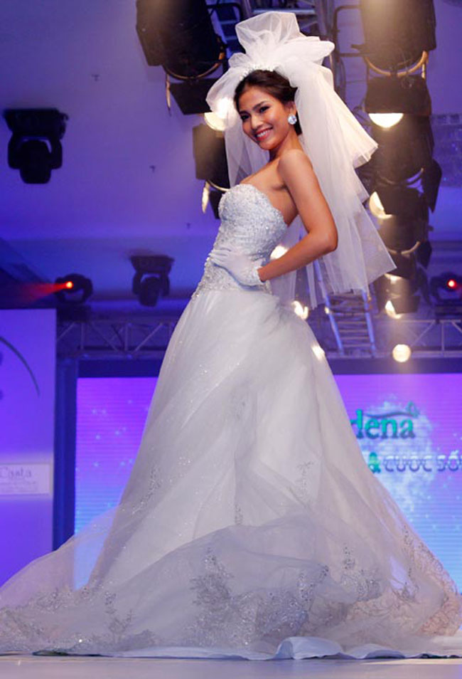 Trương Thị May tỏa sáng trên sàn catwalk