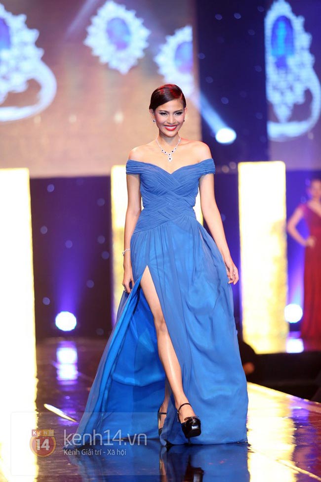 Trương Thị May tỏa sáng trên sàn catwalk