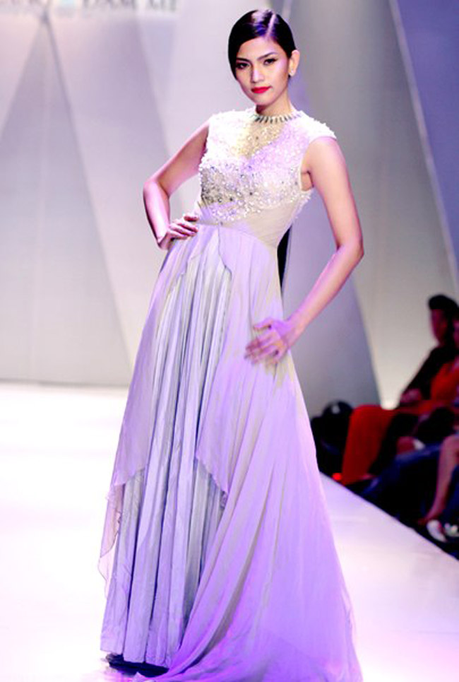 Trương Thị May tỏa sáng trên sàn catwalk