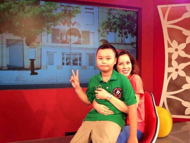 Đáng yêu như con BTV Hoa Thanh Tùng