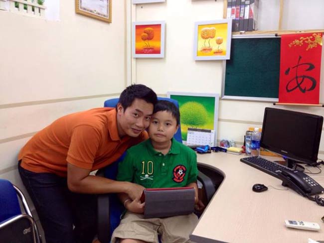 Đáng yêu như con BTV Hoa Thanh Tùng