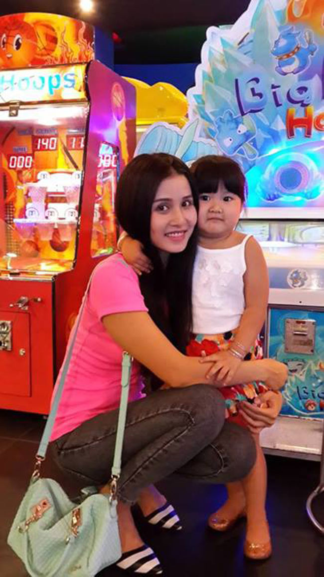 Ngắm con gái Phan Thanh Bình & quot;xinh như hoa & quot;