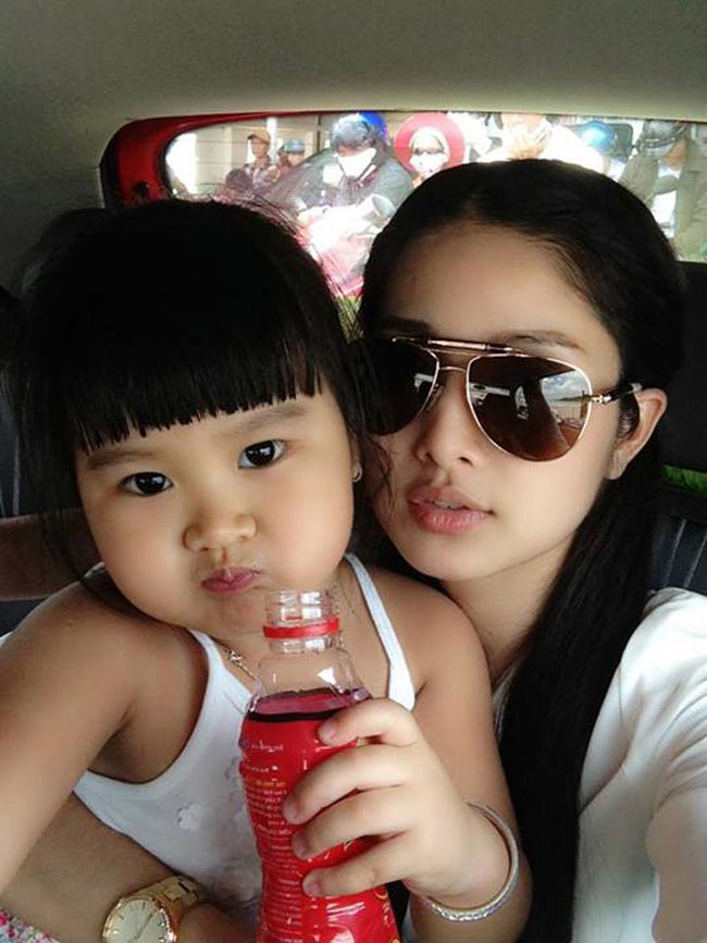 Ngắm con gái Phan Thanh Bình & quot;xinh như hoa & quot;