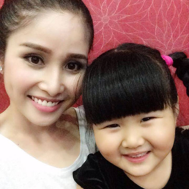 Ngắm con gái Phan Thanh Bình & quot;xinh như hoa & quot;
