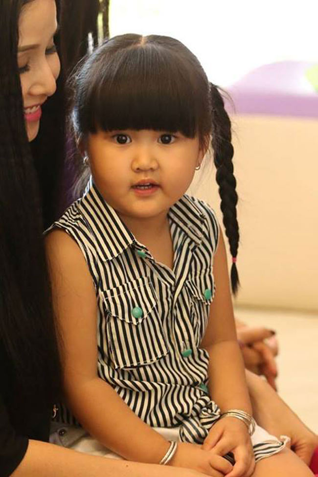 Ngắm con gái Phan Thanh Bình & quot;xinh như hoa & quot;