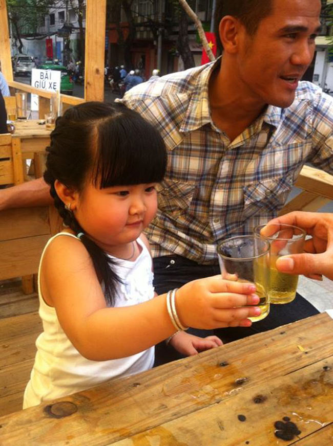 Ngắm con gái Phan Thanh Bình & quot;xinh như hoa & quot;