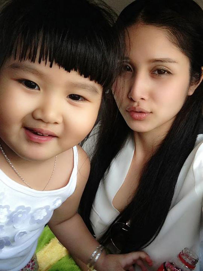 Ngắm con gái Phan Thanh Bình & quot;xinh như hoa & quot;