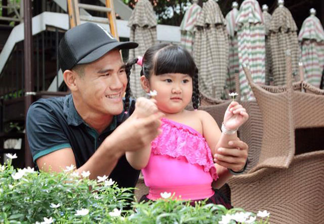 Ngắm con gái Phan Thanh Bình & quot;xinh như hoa & quot;
