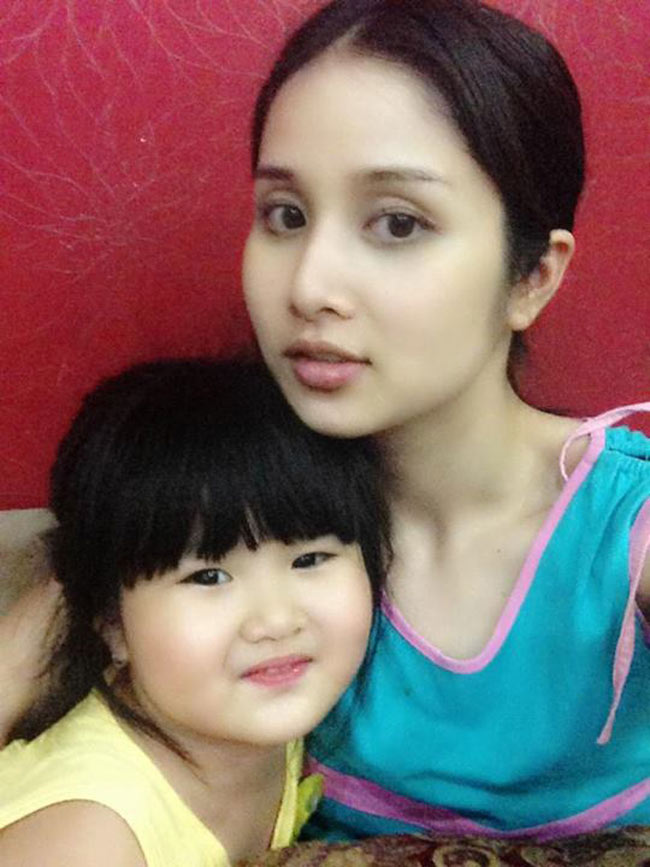 Ngắm con gái Phan Thanh Bình & quot;xinh như hoa & quot;