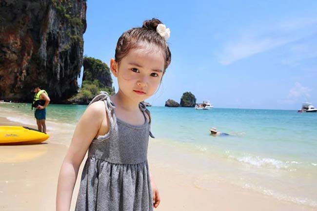 Hotgirl tiểu học đẹp như gái 20