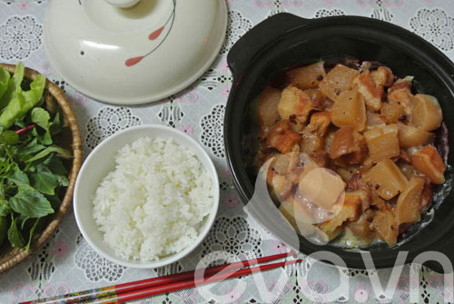 Thịt kho củ cải - 1 Thit kho cu cai-1