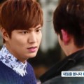 Làng sao - Kim Woo Bin đẩy Park Shin Hye xuống hồ