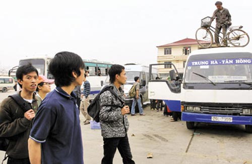mua ve tau, xe tet cung can chung minh nhan dan - 1