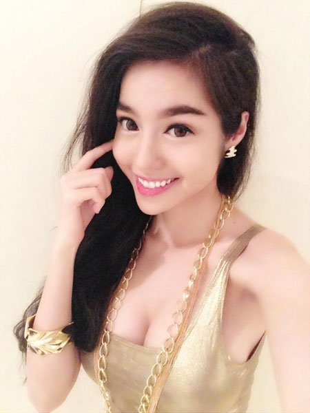 phi thanh van khoe chan thon dai - 4
