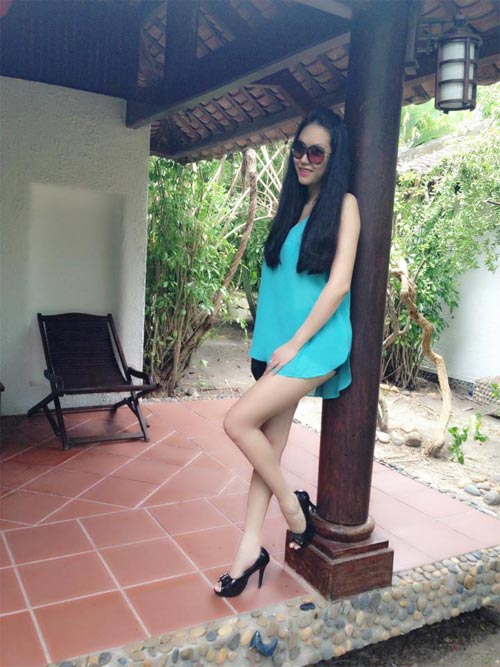 phi thanh van khoe chan thon dai - 1