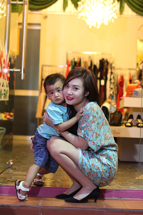 ‘buot mat’: me 1 con dang chuan hon mau - 7