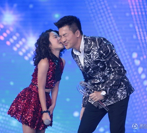 trieu vy "phot lo" to huu bang tren ghe nong - 4