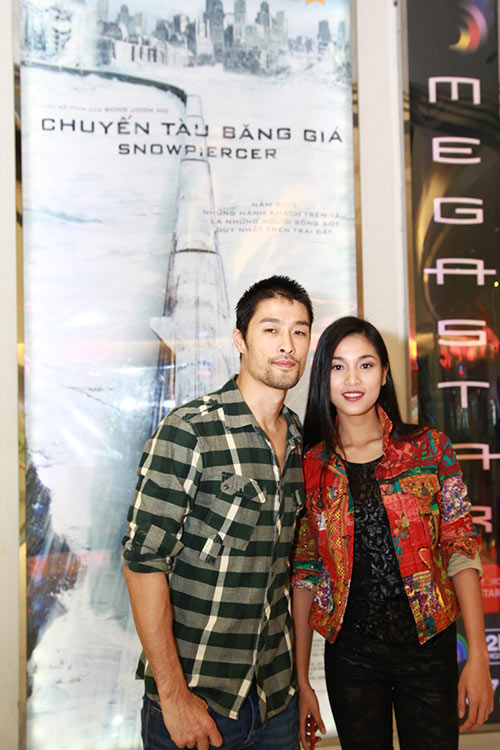 lan phuong ru ban trai tay len chuyen tau bang gia - 10