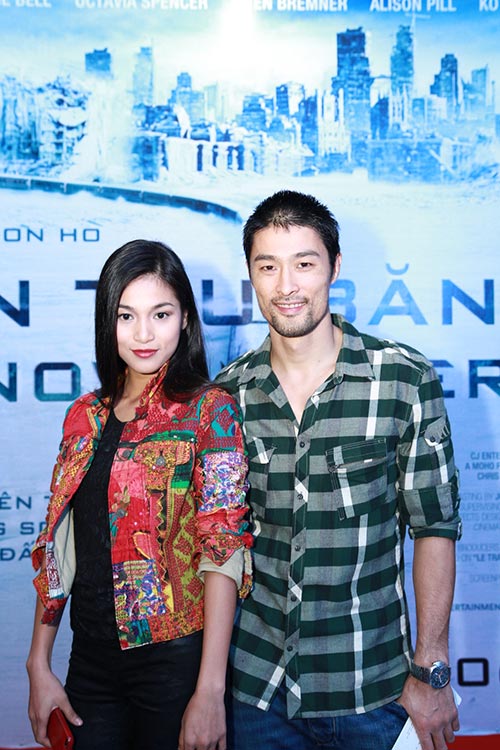 lan phuong ru ban trai tay len chuyen tau bang gia - 11