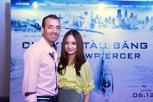 lan phuong ru ban trai tay len chuyen tau bang gia - 4