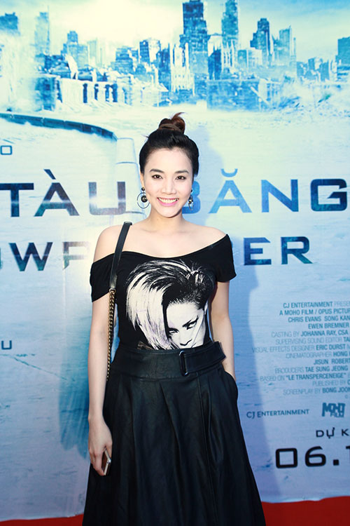 lan phuong ru ban trai tay len chuyen tau bang gia - 6
