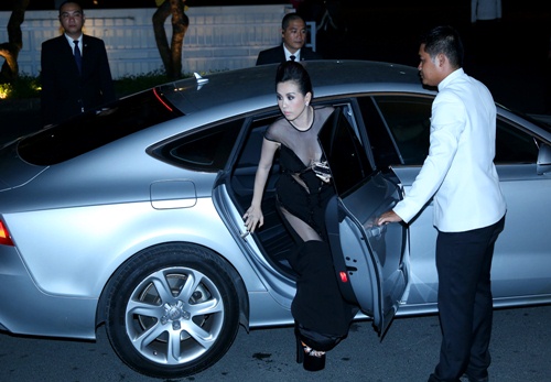 hh thu hoai lap lo vong mot goi cam - 1