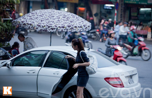 jennifer pham tu lai xe hop di tap the duc - 2