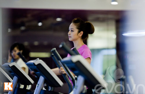 jennifer pham tu lai xe hop di tap the duc - 6