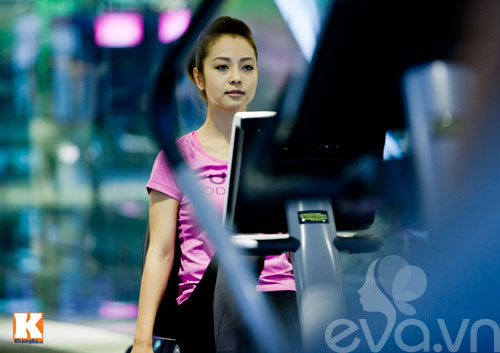 jennifer pham tu lai xe hop di tap the duc - 8