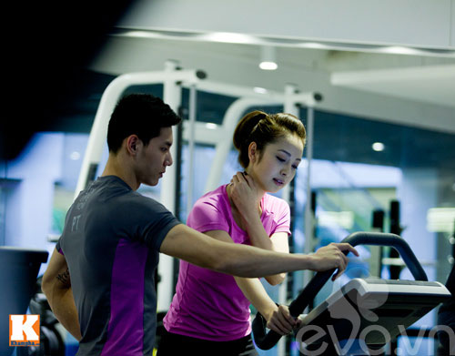 jennifer pham tu lai xe hop di tap the duc - 9