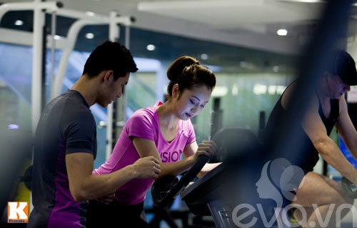 jennifer pham tu lai xe hop di tap the duc - 10