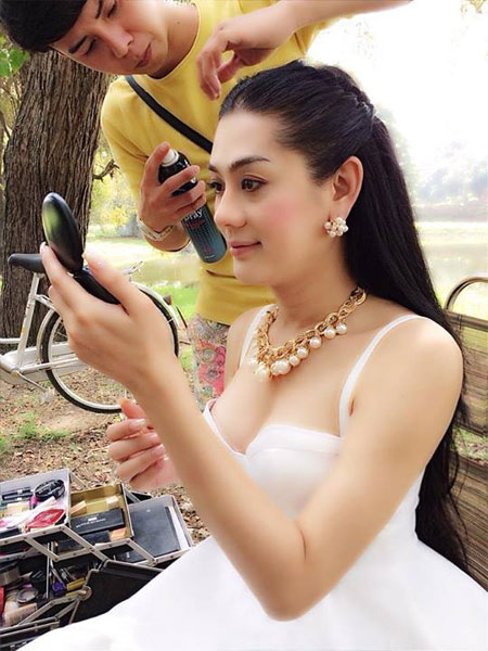 cong vinh – thuy tien “tron con” di mua sam - 6