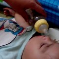 Làm mẹ - Mẹo xông "chuẩn, tiện" trị con sổ mũi