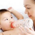 Làm mẹ - Cho con uống nước là hại con?
