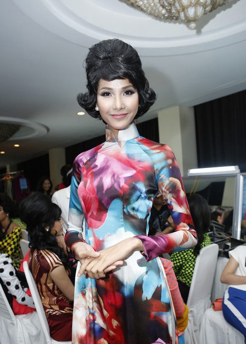 sao viet: toc ‘sieu xau’ khi mac ao dai - 6