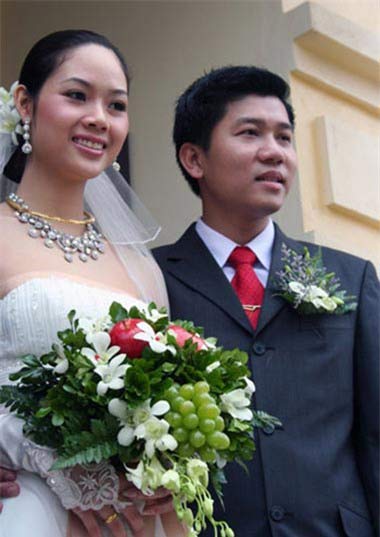 hoa hau ket hon: nguoi lang le, ke on ao - 4