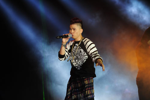 hong nhung mac "sai lam" trong dem chung ket - 4