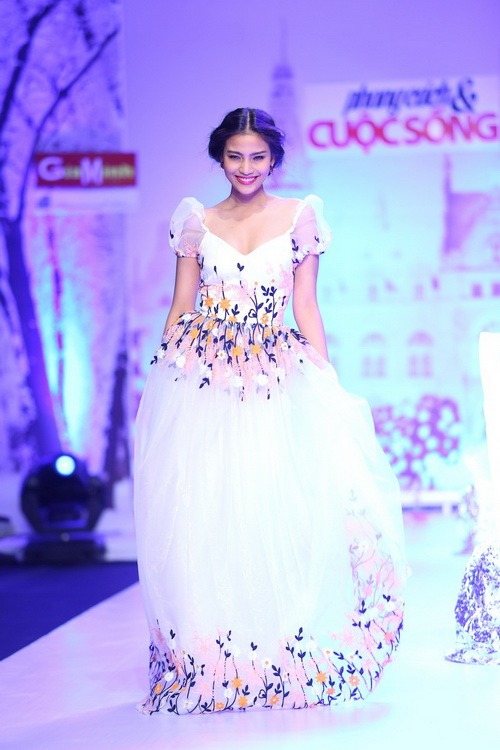 than thúy hà catwalk sau 7 nam 'gác kiém' - 7