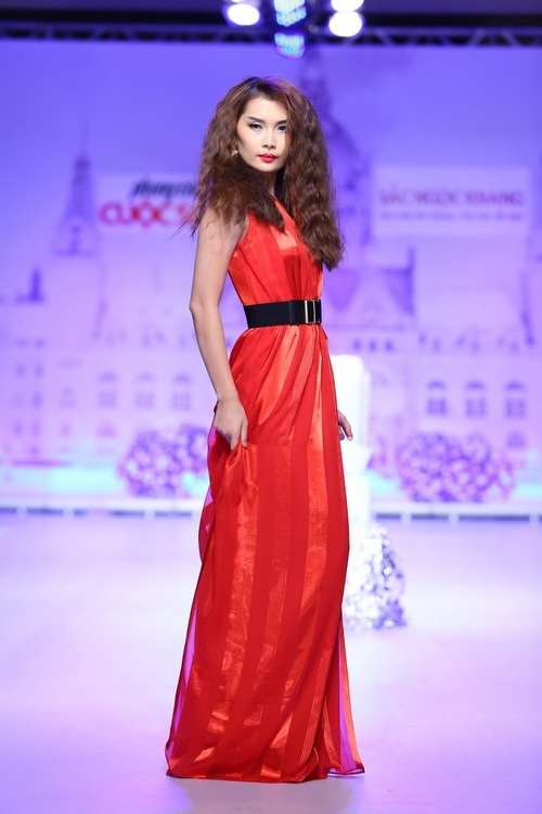than thúy hà catwalk sau 7 nam 'gác kiém' - 11