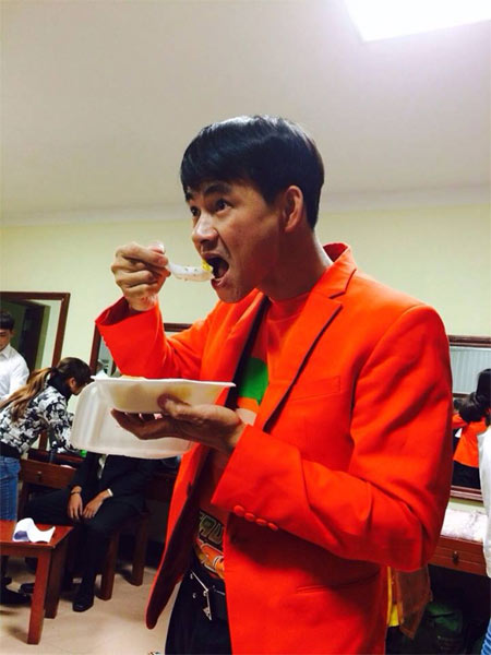 nghe sy hai nam - bac tu hop trong gala cuoi 2014 - 6