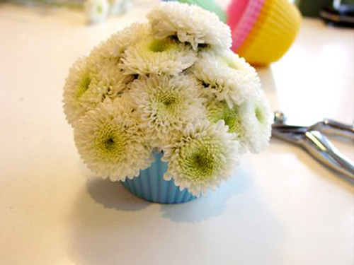 Lạ mắt kiểu cắm hoa hình bánh cupcake - 5